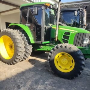 Trator John Deere 6115J